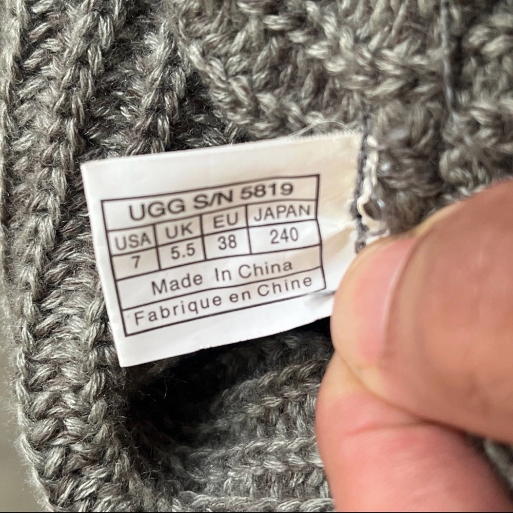UGG Australia Women’s Size 7 Cardy Knit Gray Sweater Boots Buttons - Picture 5 of 5